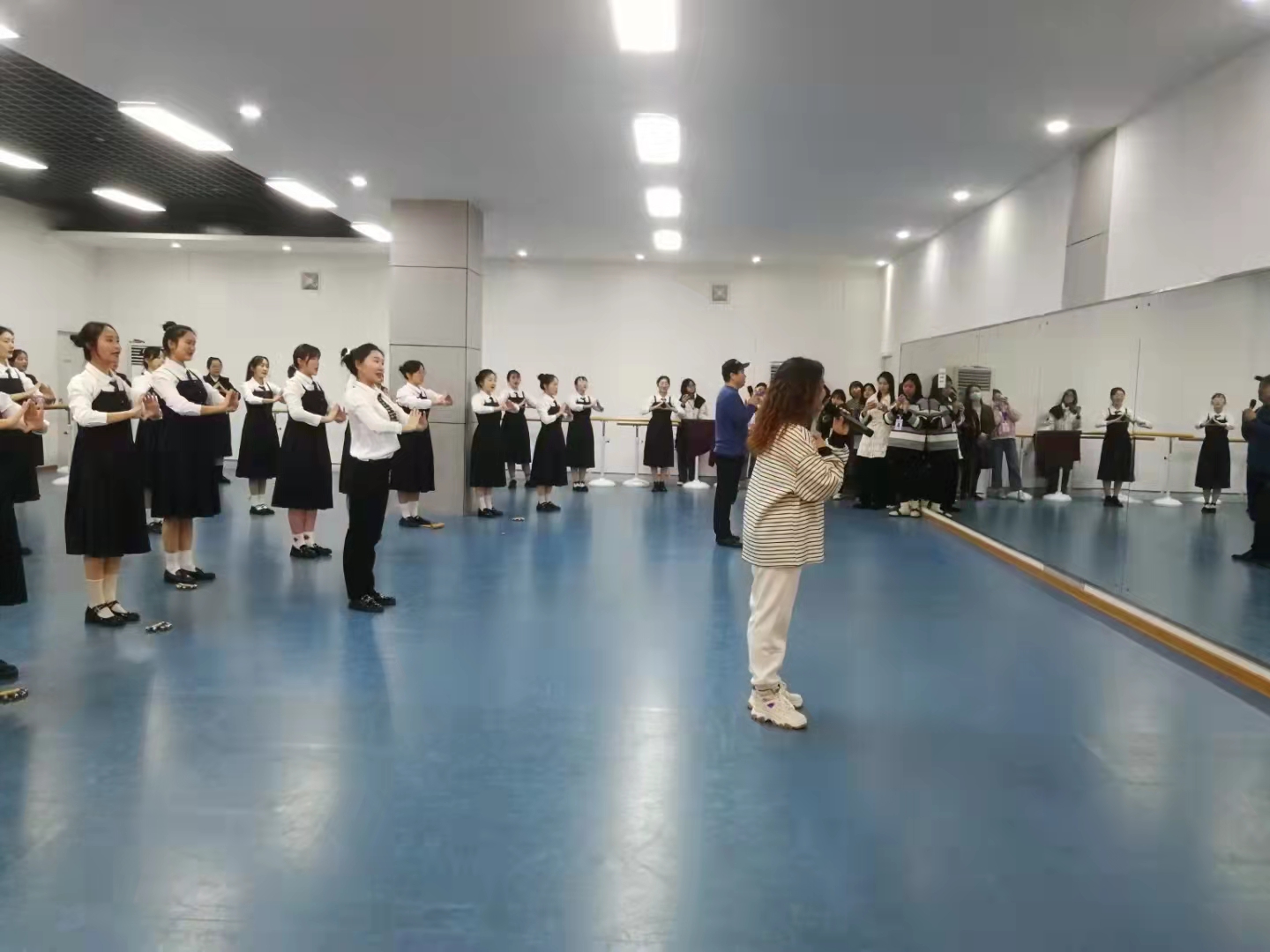 青春活力有梦想！鄂州职业大学教育与管理学院合唱团放歌