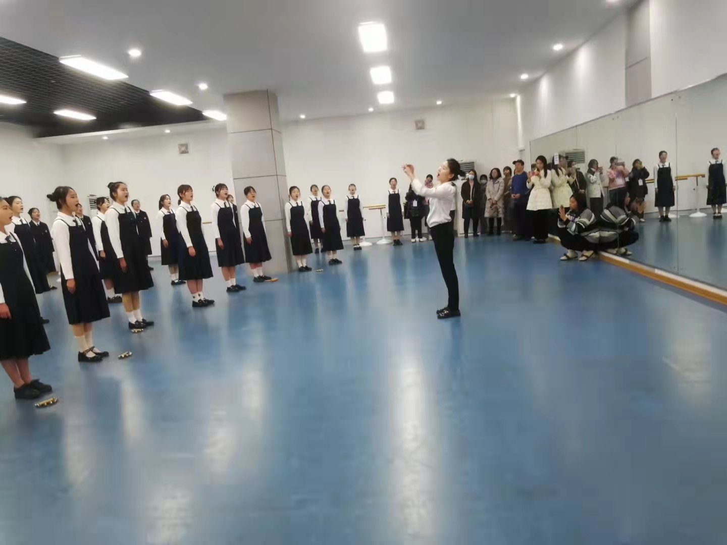 青春活力有梦想！鄂州职业大学教育与管理学院合唱团放歌