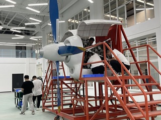 飞机机电维修专业学生实训