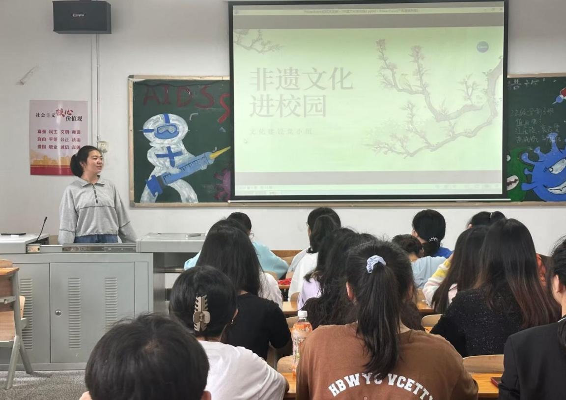 非遗文化进校园 匠人精神永传承